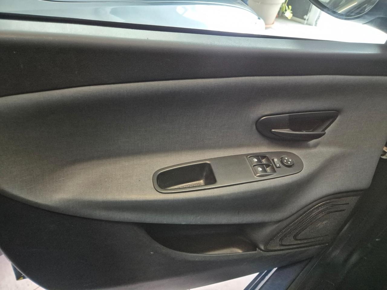 Lancia Ypsilon 1.0 FireFly 5 porte S&S Hybrid Ecochic Gold