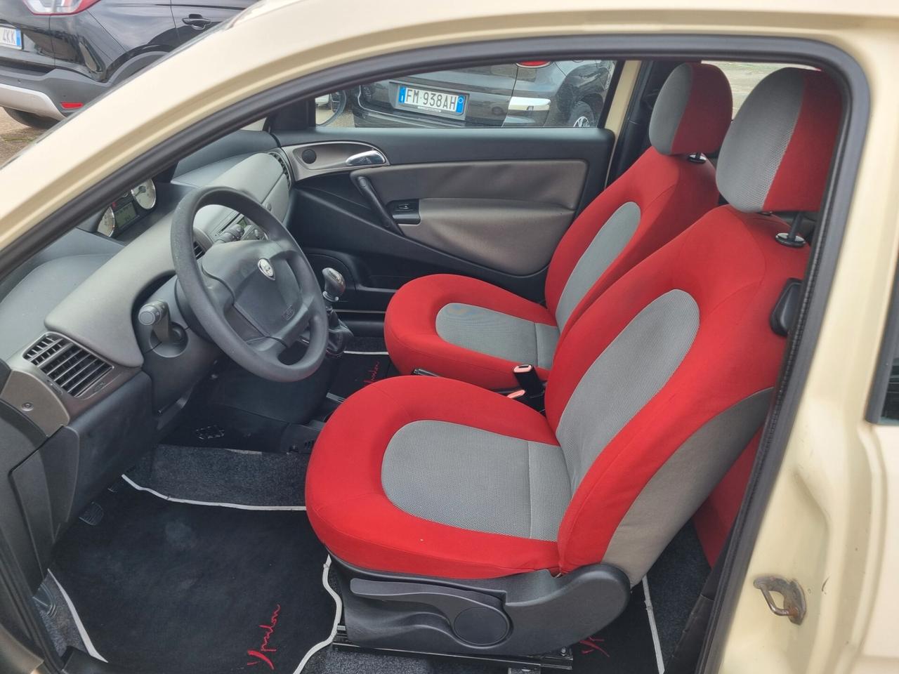 Lancia Ypsilon 1.2 16V Oro