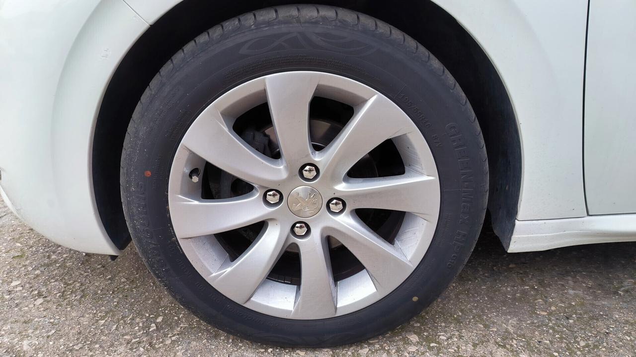 Peugeot 208 1.4 HDi 68 CV 5 Porte