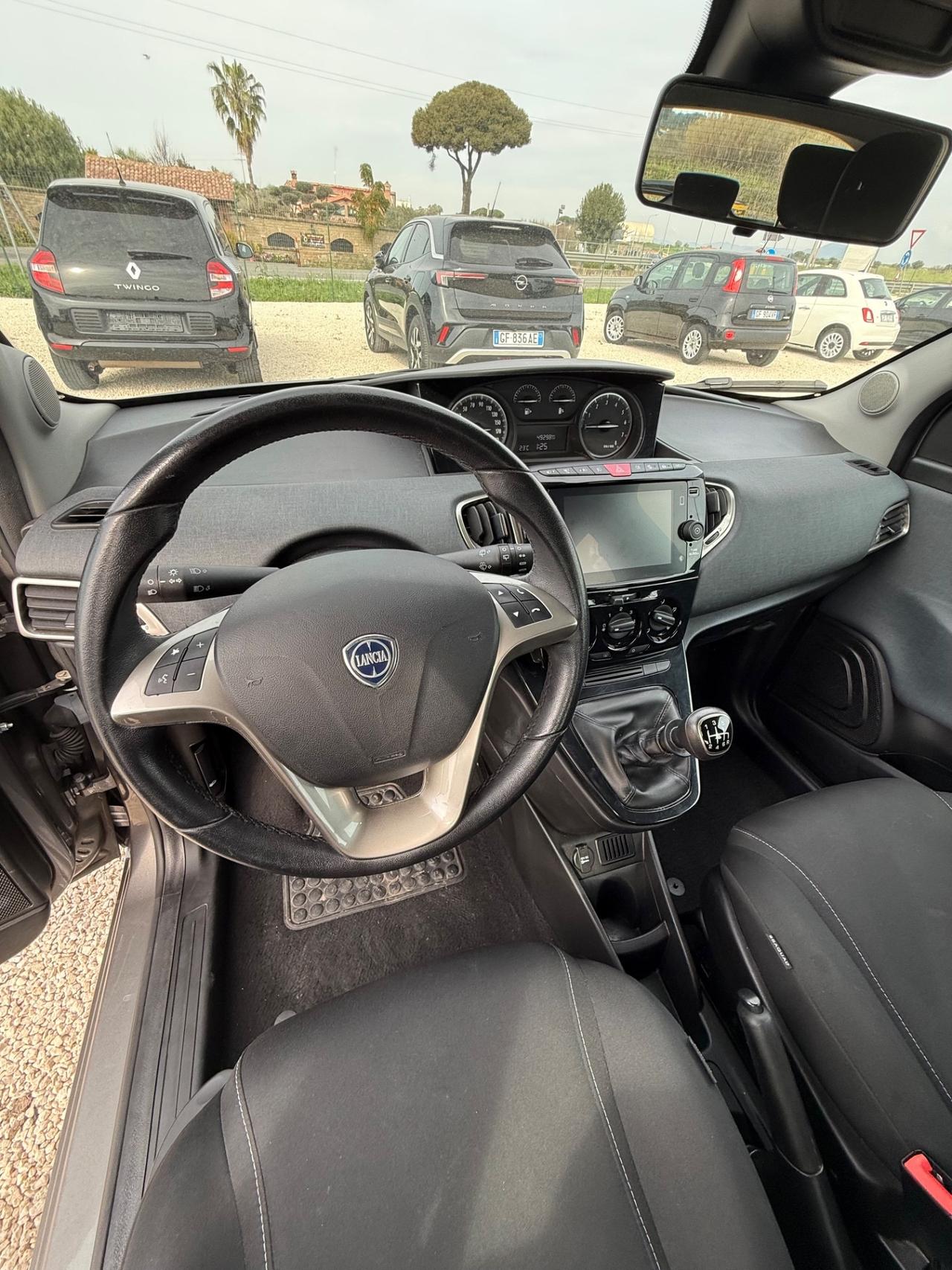 Lancia Ypsilon 1.0 FireFly 5 porte S&S Hybrid Silver