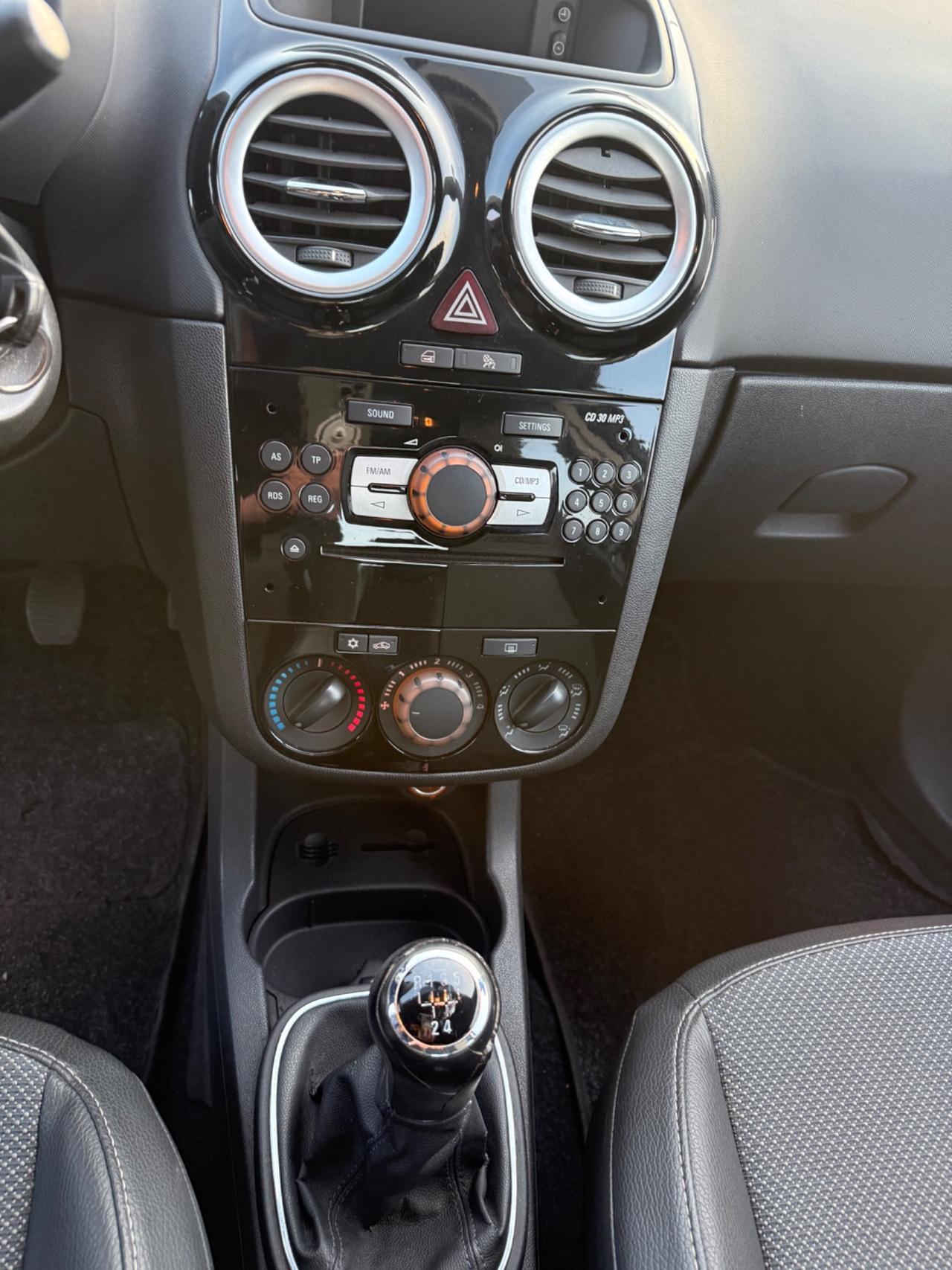 Opel Corsa 1.2 3 porte Club