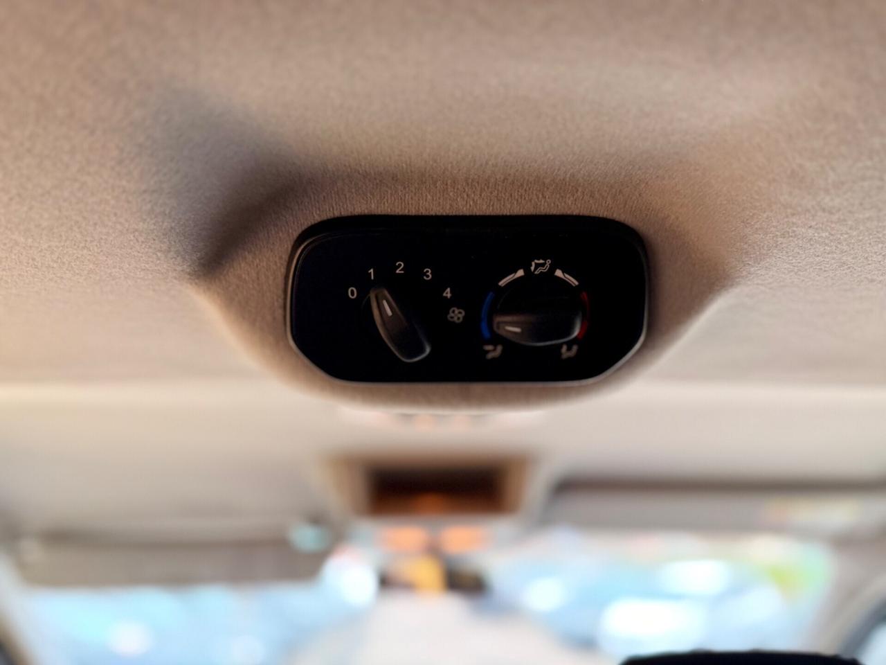 Ford Tourneo Custom 9POSTI 310 2.0 TDCi77kw UNIPRO