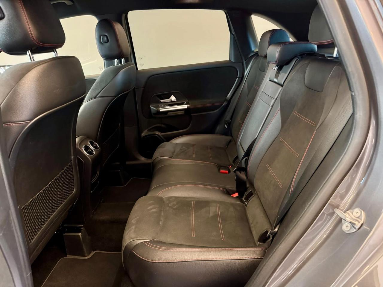 MERCEDES-BENZ CLASSE B 180D PREMIUM AMG LINE AUTOMATICA FULL