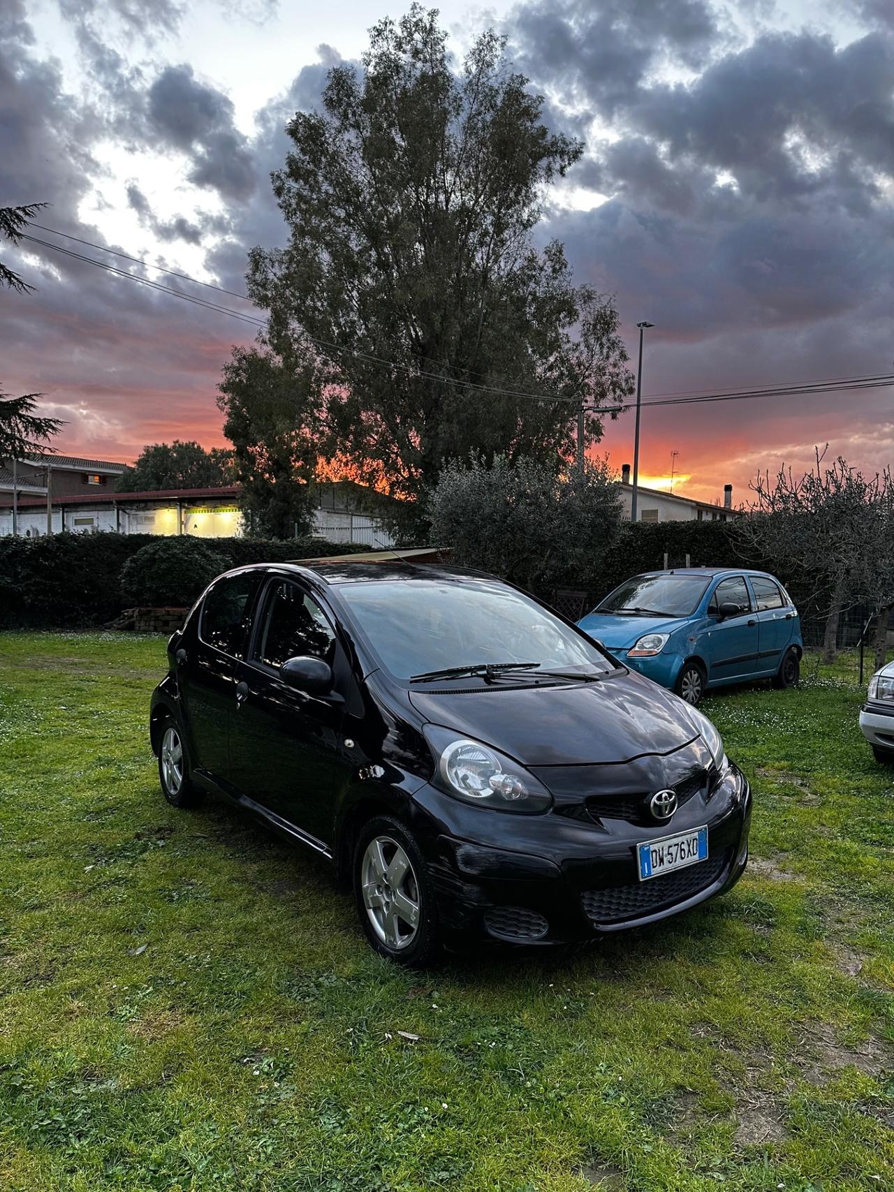 Toyota Aygo 1.0 12V VVT-i 5 porte Sol