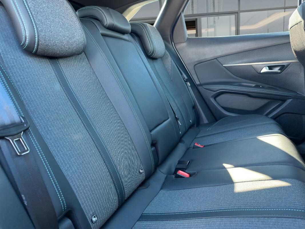 Peugeot 3008 II 1.5 bluehdi Allure Pack s&s 130cv AUTOM TELECAMERA