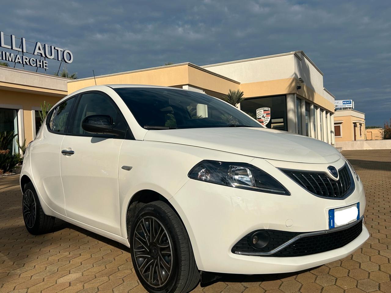 Lancia Ypsilon 1.0 S&S Hybryd Gold RadioTouch 7 pollici car play,