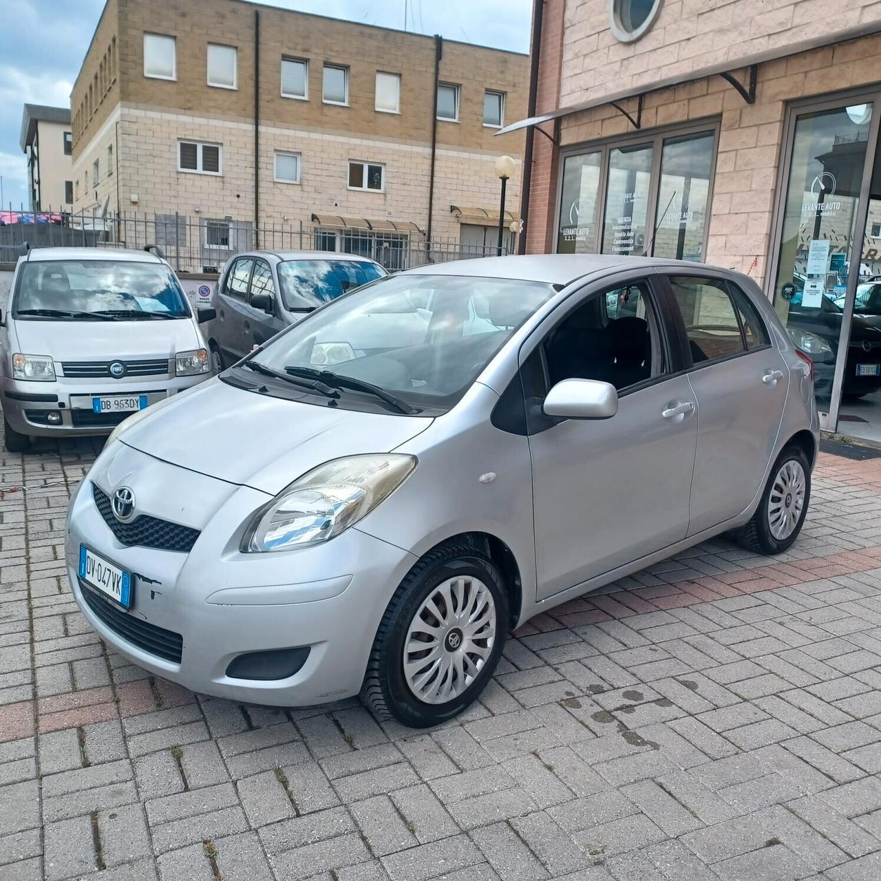 NEOPATENTATI YARIS 1.0 5 PORTE BEN CONSERVATA