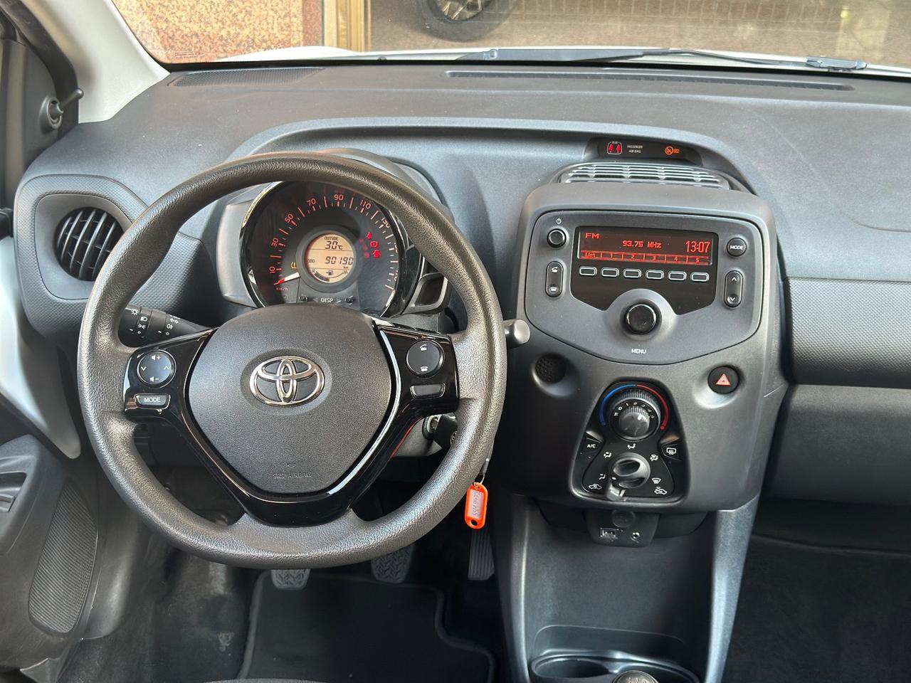 Toyota Aygo Connect 1.0 VVT-i 72 CV 5 porte x-play