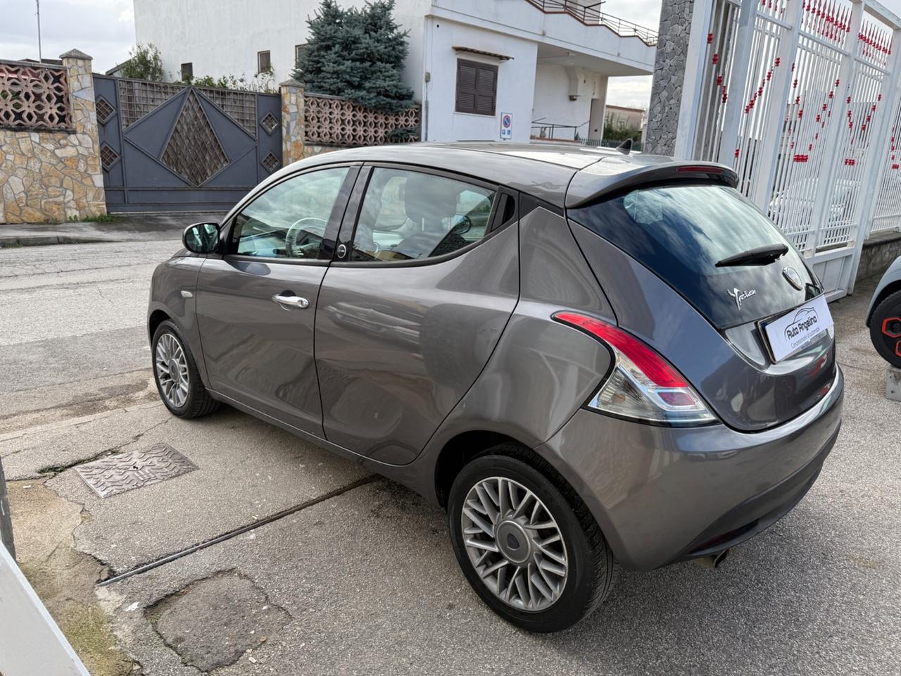 Lancia Ypsilon 1.2 69 CV 5 porte GPL Ecochic Silver