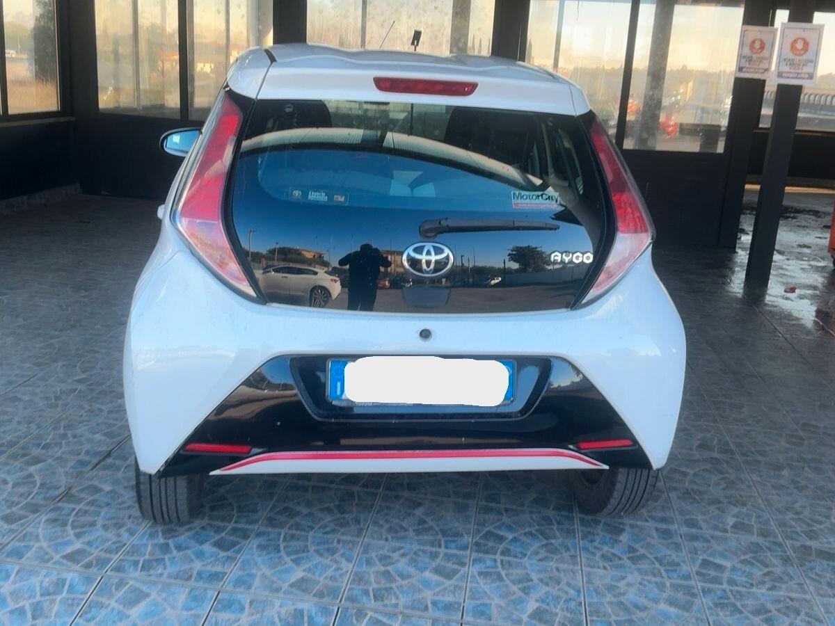 Toyota Aygo 1.0 VVT-i 69 CV 5 porte x-play