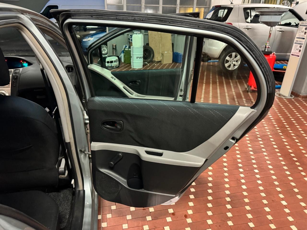 Toyota Yaris 1.3 5 porte Sol - UNICO PROPRIETARIO