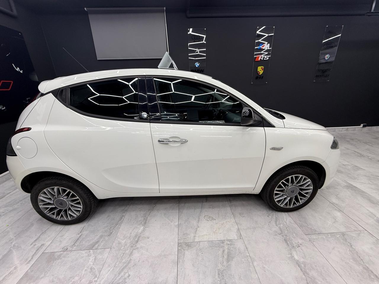 Lancia Ypsilon 0.9 TwinAir 85 CV 5 porte Metano Ecochic Gold