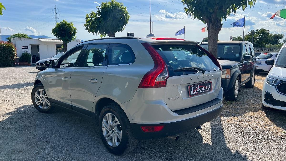 VOLVO - XC60 2.0 d4 Momentum 163cv geartronic