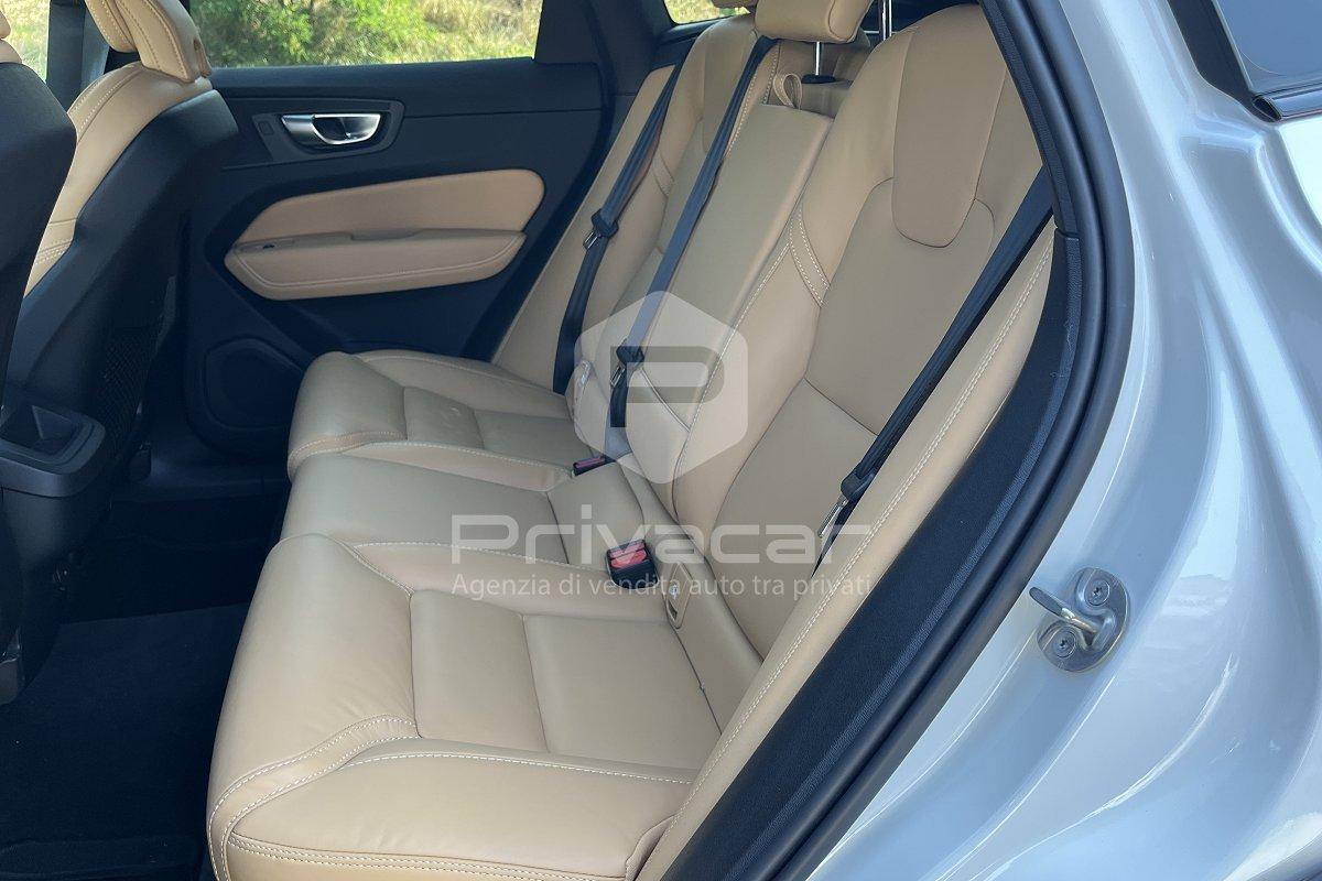 VOLVO XC60 B4 (d) AWD automatico Plus Dark