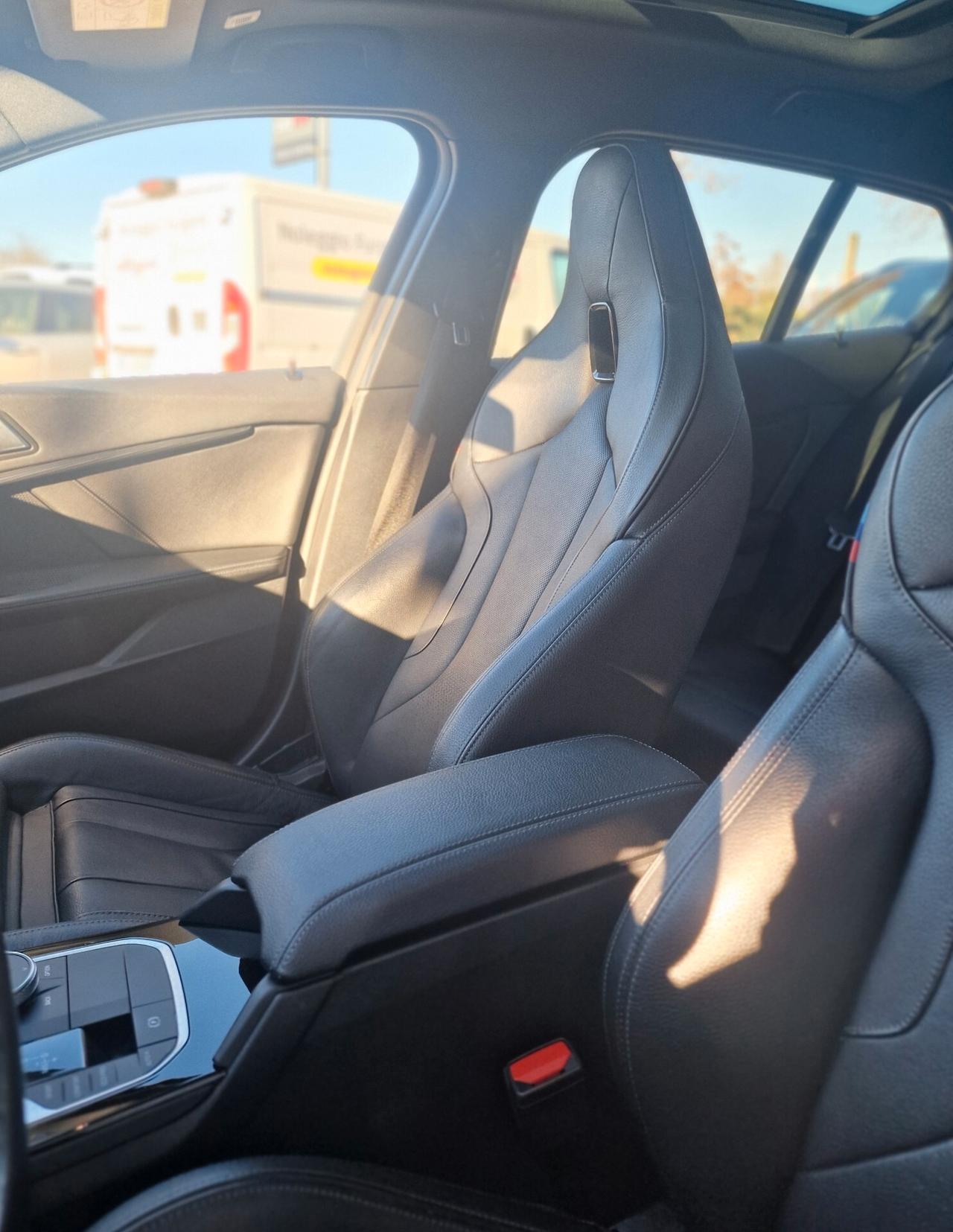 Bmw 116 116d 5p. Msport