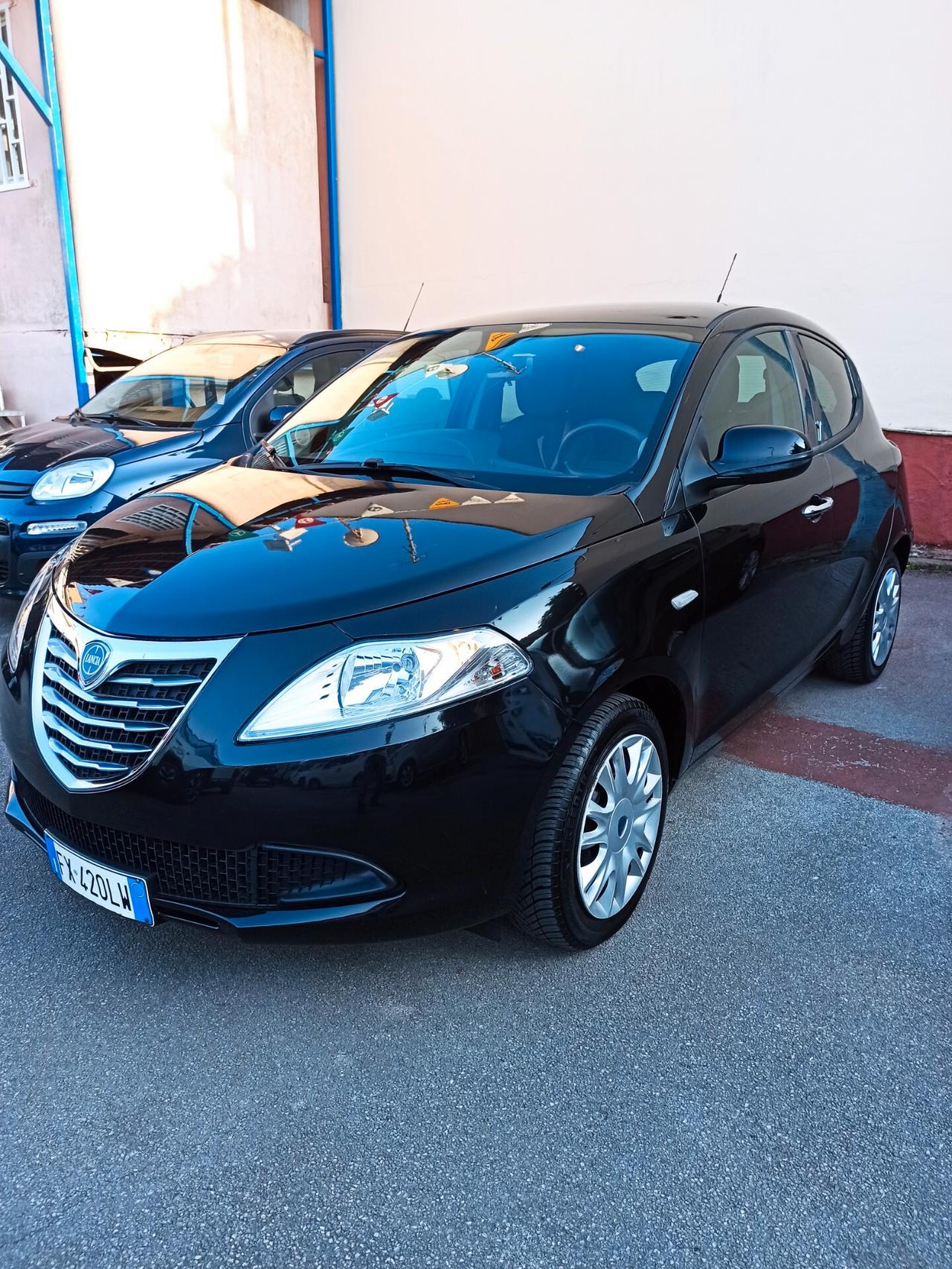 Lancia Ypsilon 1.2 69 CV 5 porte S&S Silver