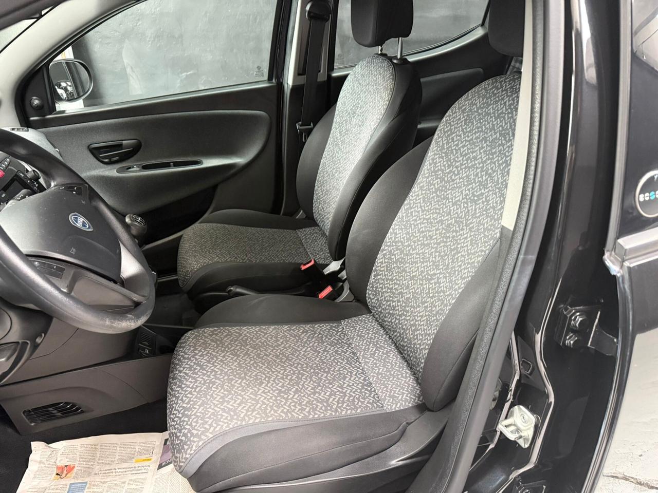 Lancia Ypsilon 1.0 FireFly 5 porte S&S Hybrid Ecochic Silver