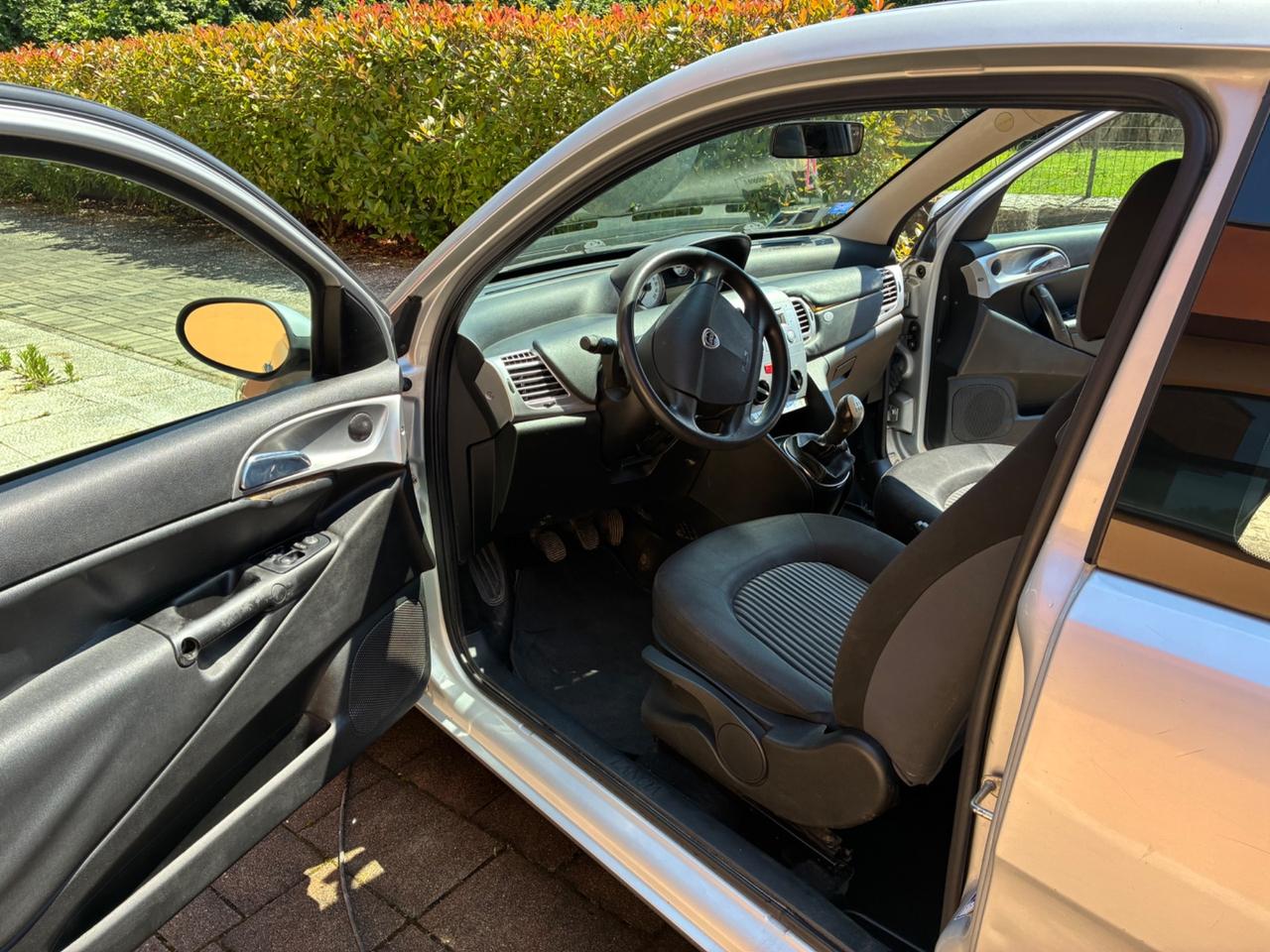 Lancia Ypsilon 1.3 MJT 75 CV Modamilano