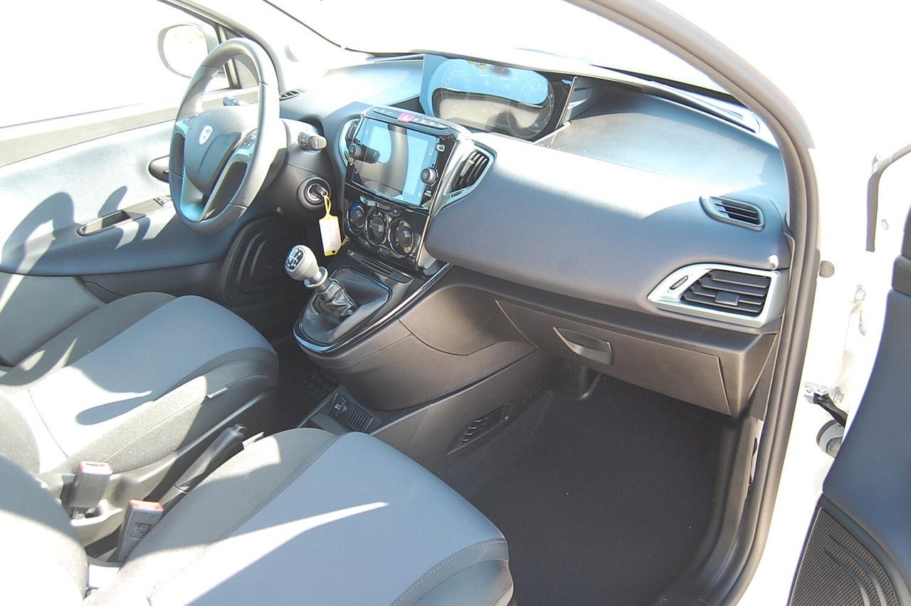 Lancia Ypsilon 1.0 FireFly 5 porte S&S Hybrid Platino