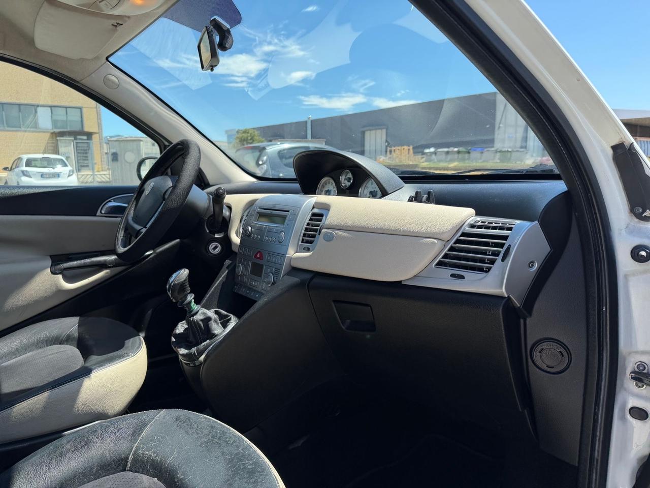 Lancia Ypsilon 1.2 Versus 150000 km