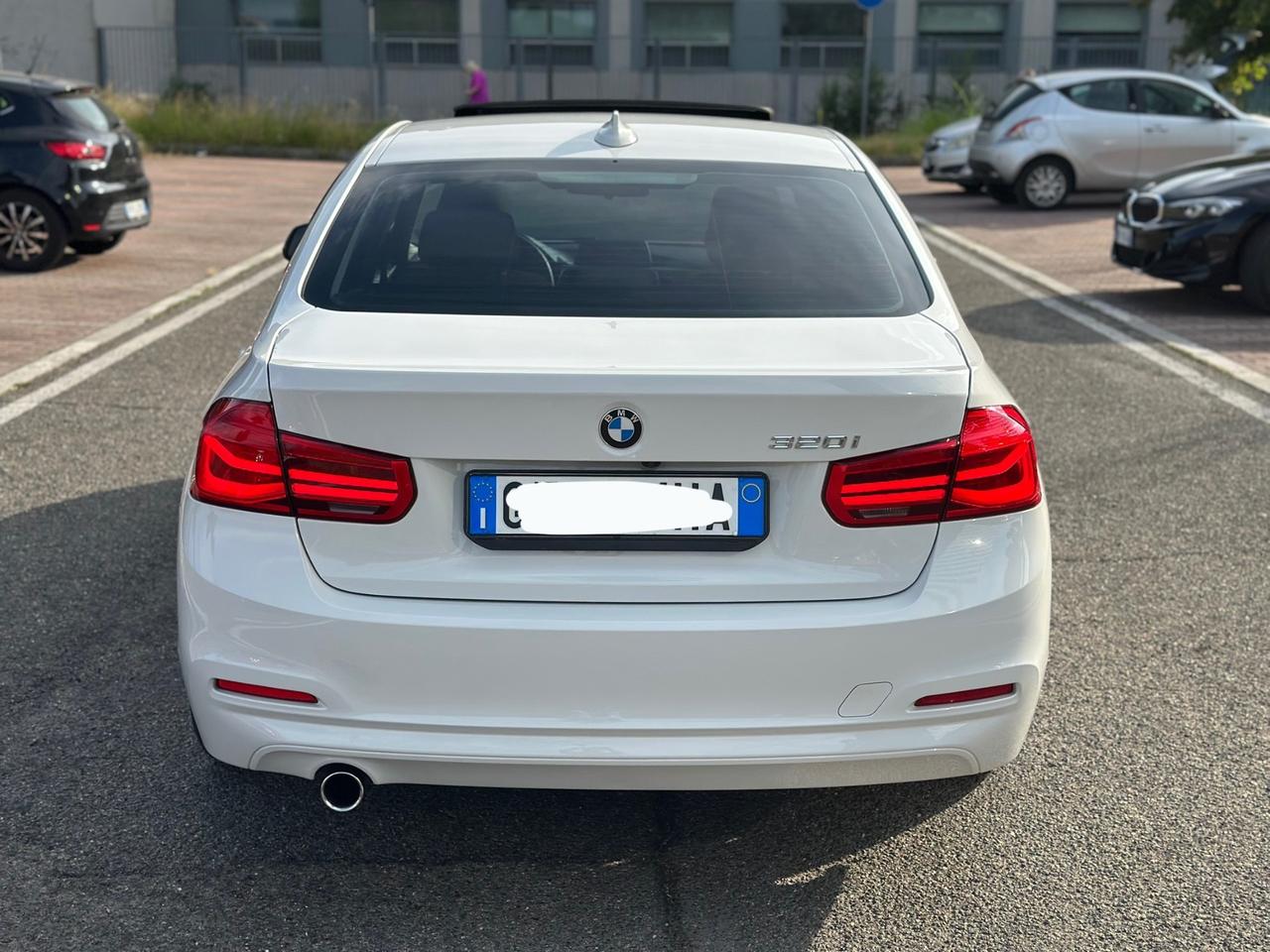 Bmw 320i berlina Business Advantage aut.