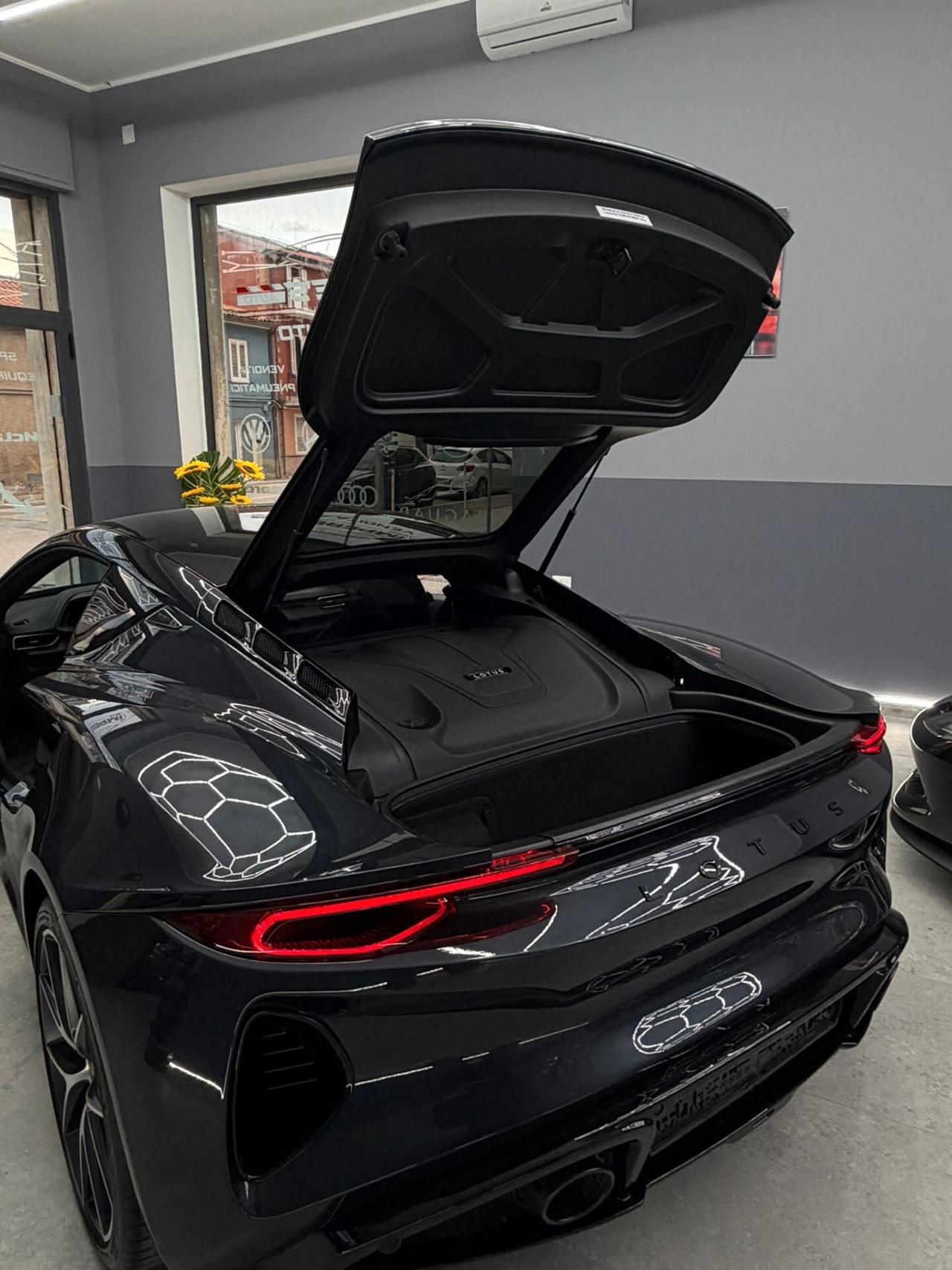 Lotus Emira Turbo DCT