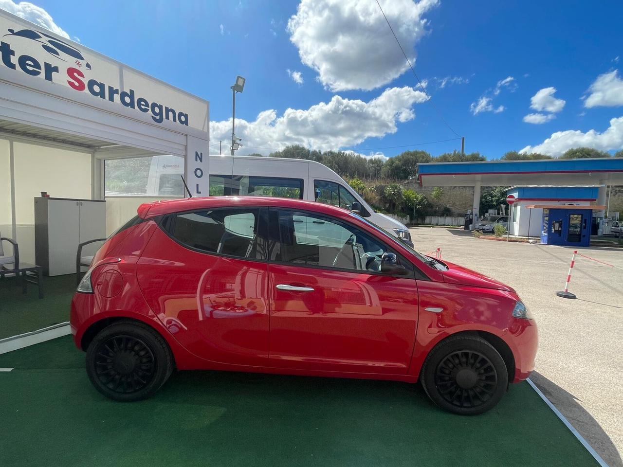 Lancia Ypsilon 1.0 FireFly 5 porte S&S Hybrid Silver