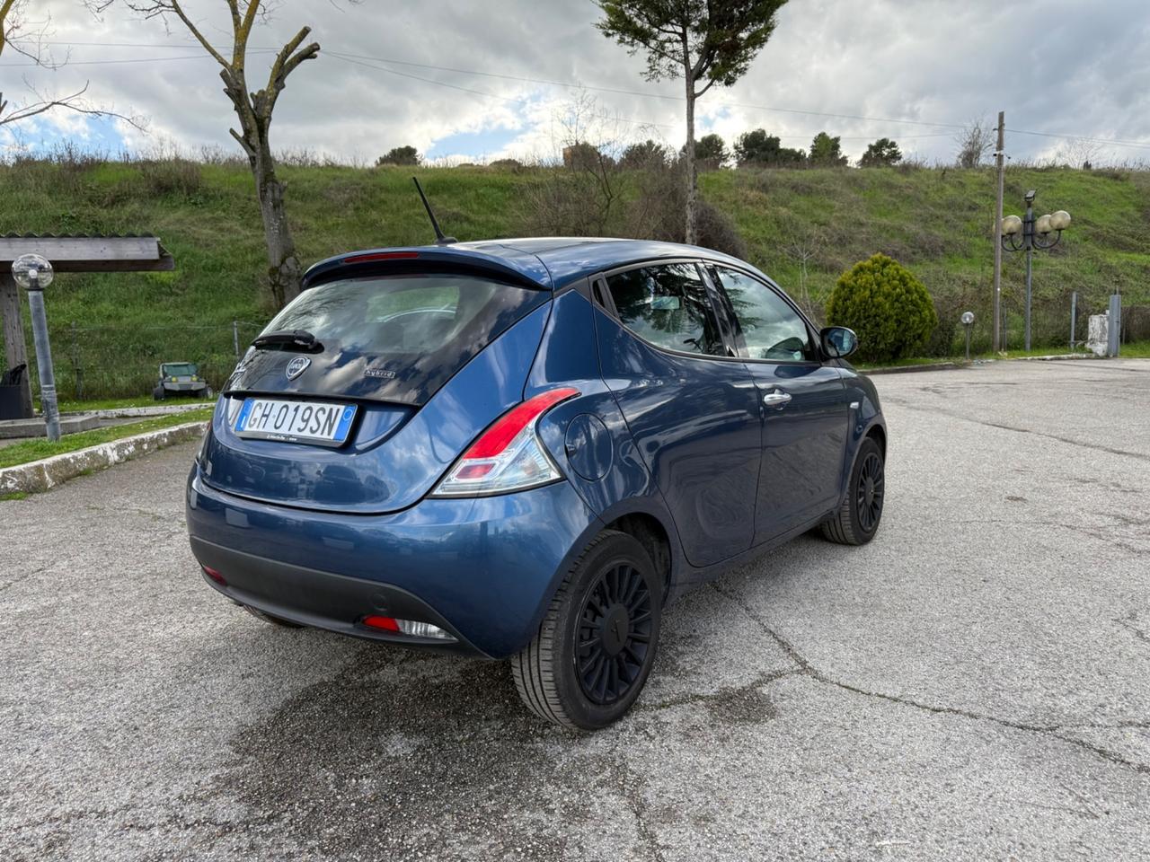 Lancia Ypsilon 1.0 FireFly 5 porte S&S Hybrid Ecochic Silver