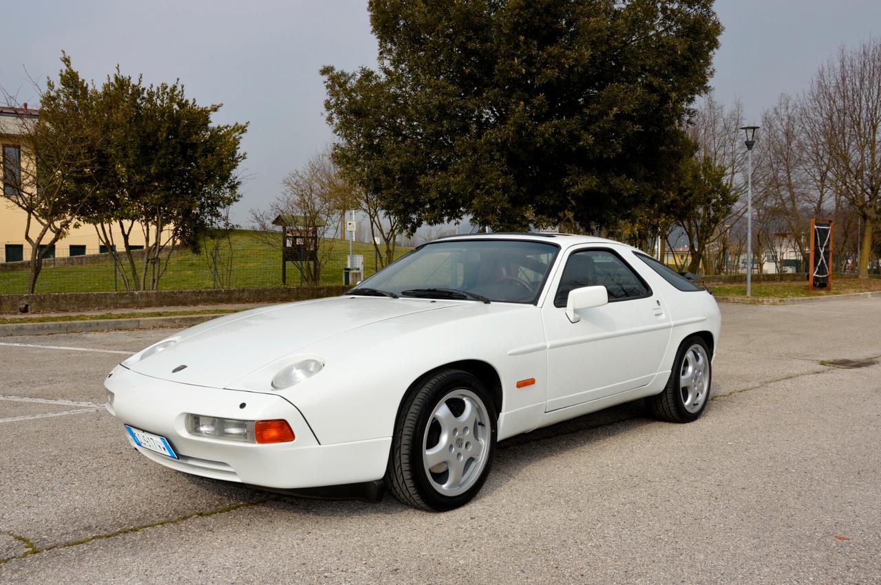 Porsche 928 S4