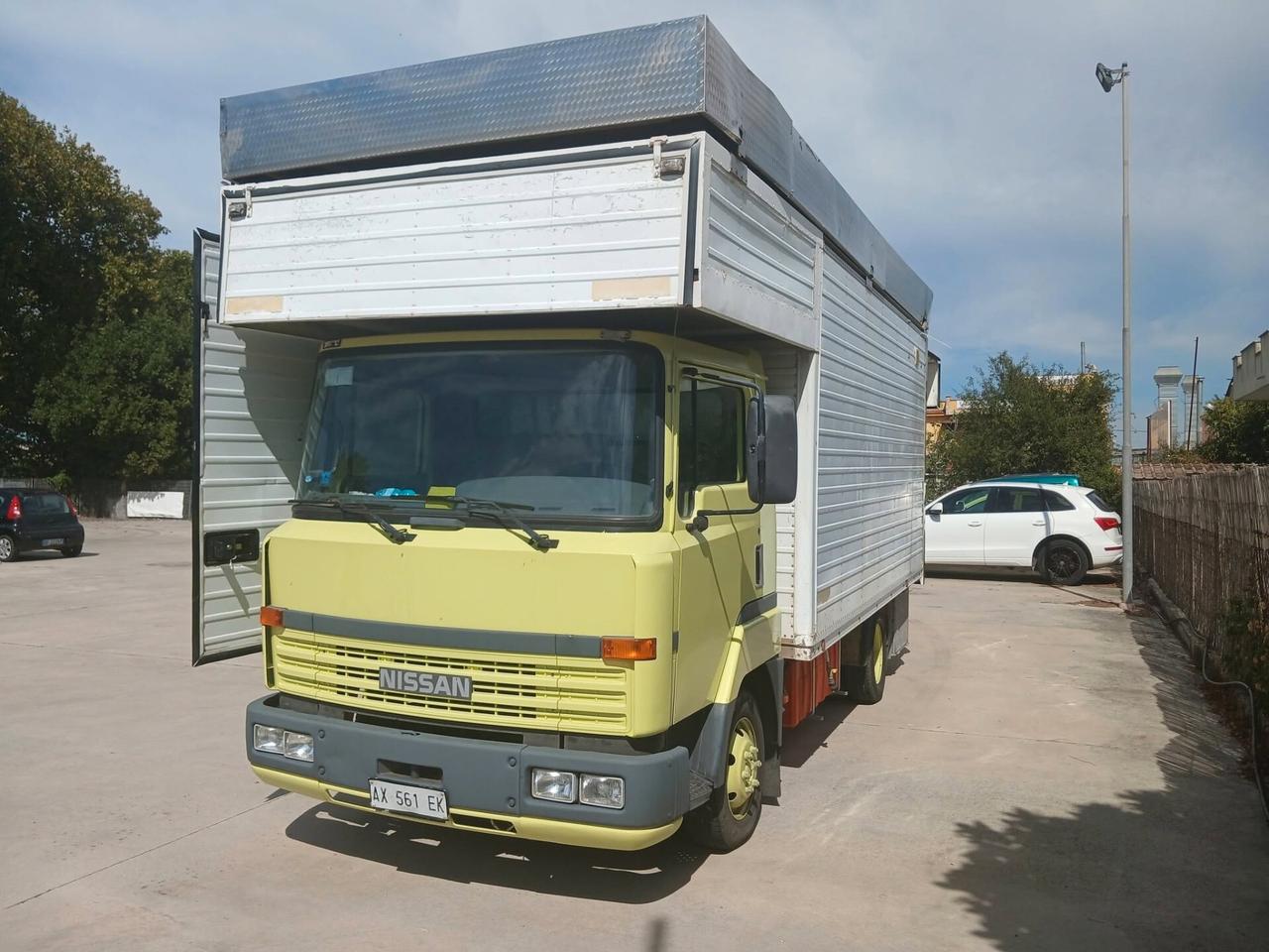 Nissan L-35 L-35.095 4.0 diesel PC-RG Cabinato MISTER PANINO CON LICENZA