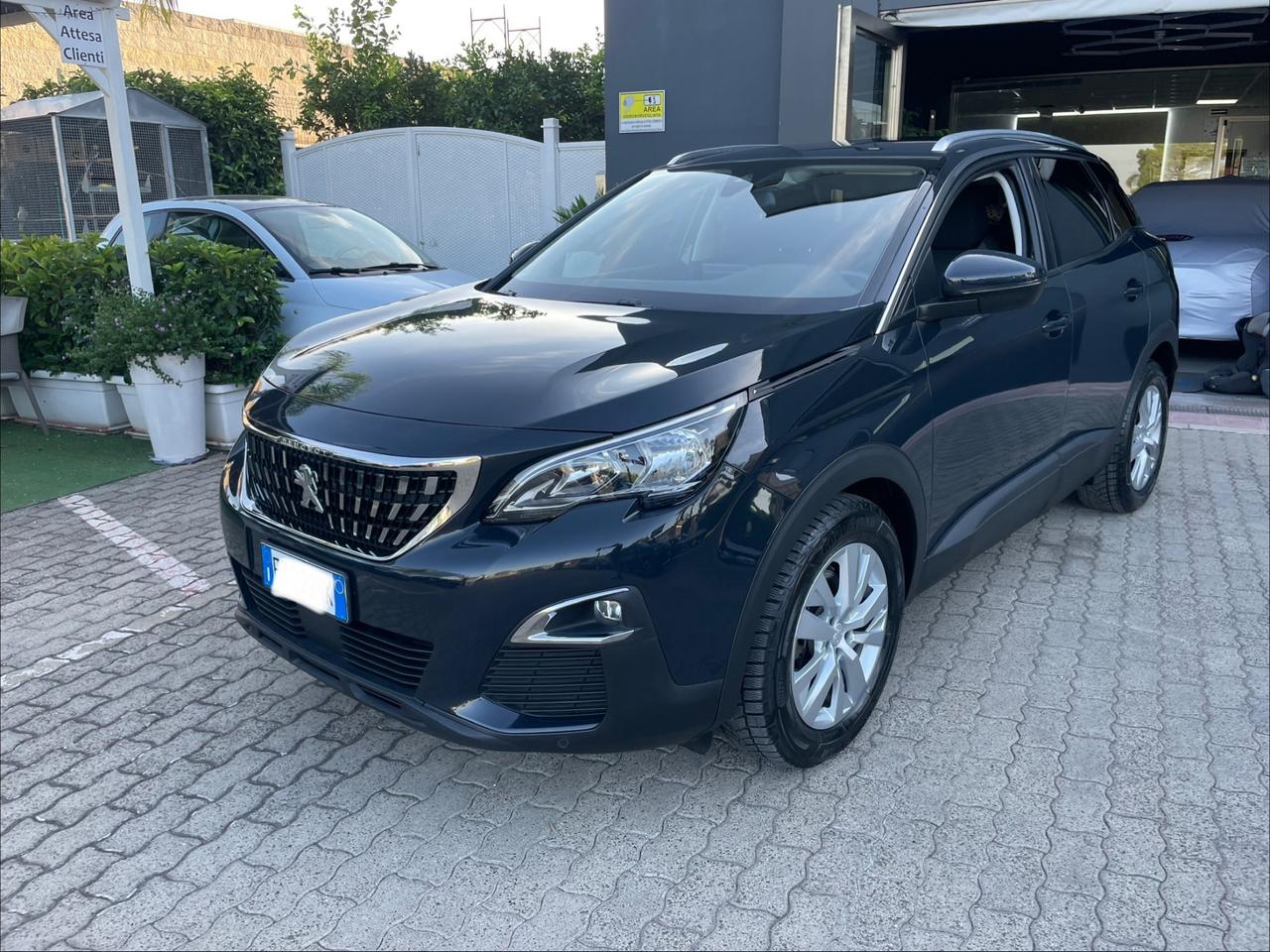 Peugeot 3008 BlueHDi cambio manuale sensori parcheggio ant-vetri privacy