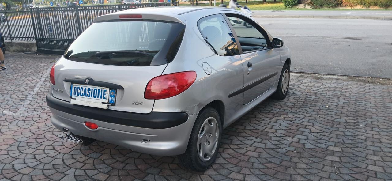 Peugeot 206 1.pochi km neopatentati