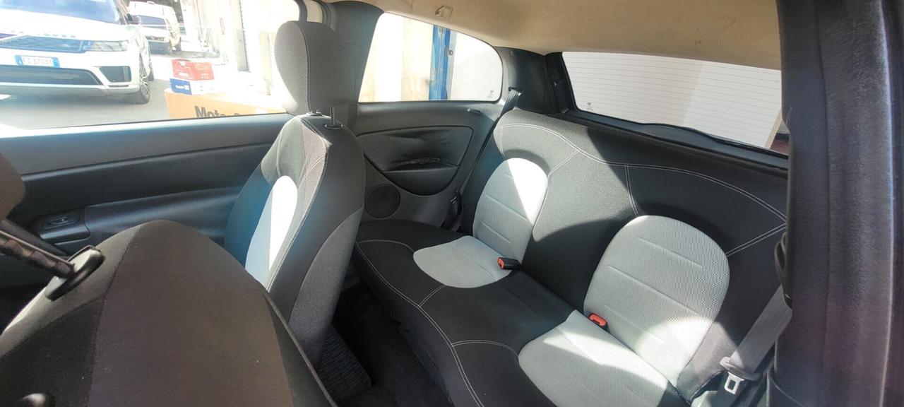 Lancia Ypsilon 1.2 Momo Design