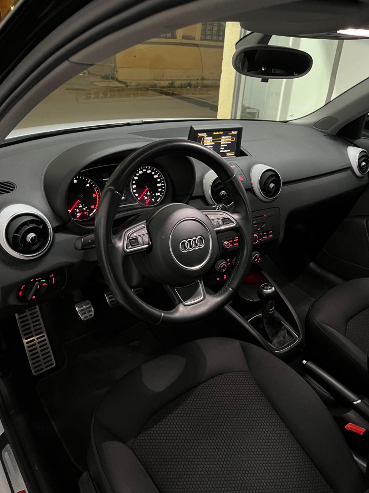 Audi A1 SPB 1.6 TDI S line edition plus