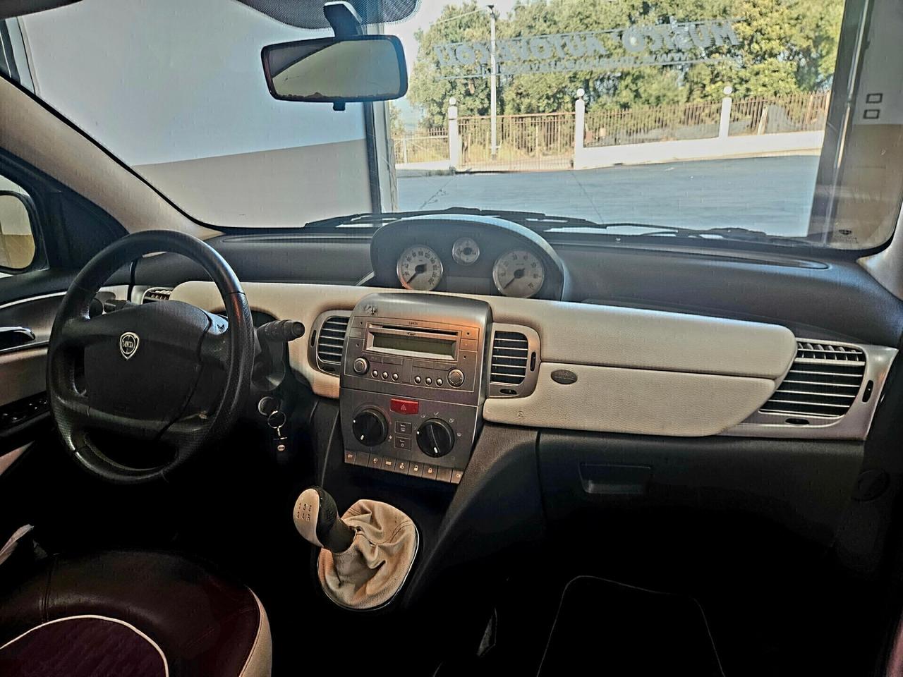 Lancia Ypsilon 1.3 MJT 75 CV Elle