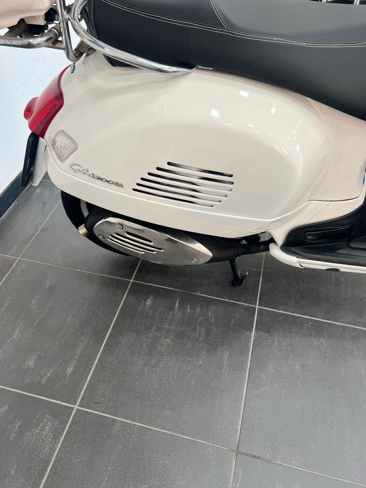 Piaggio Vespa 300 GTS