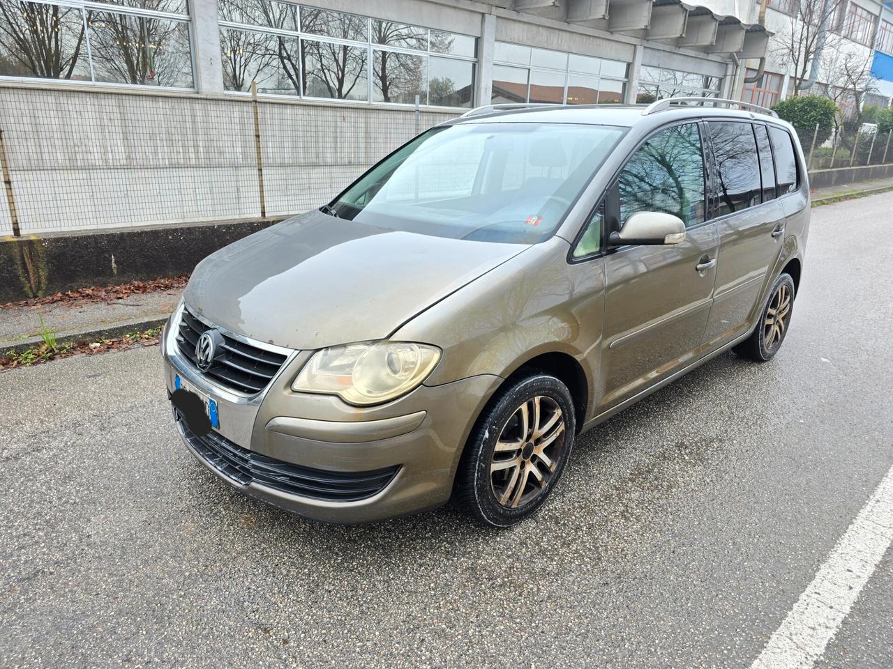 Volkswagen Touran 2.0 Metano 7 Posti GANCIO TRAINO