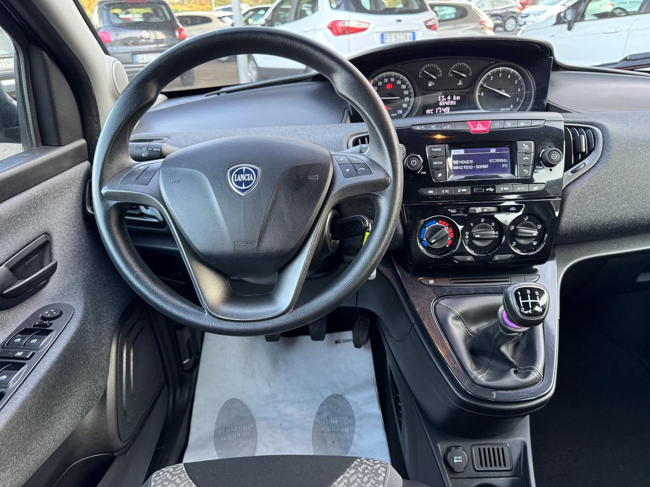 Lancia Ypsilon 1.2 69 CV 5 porte Platinum