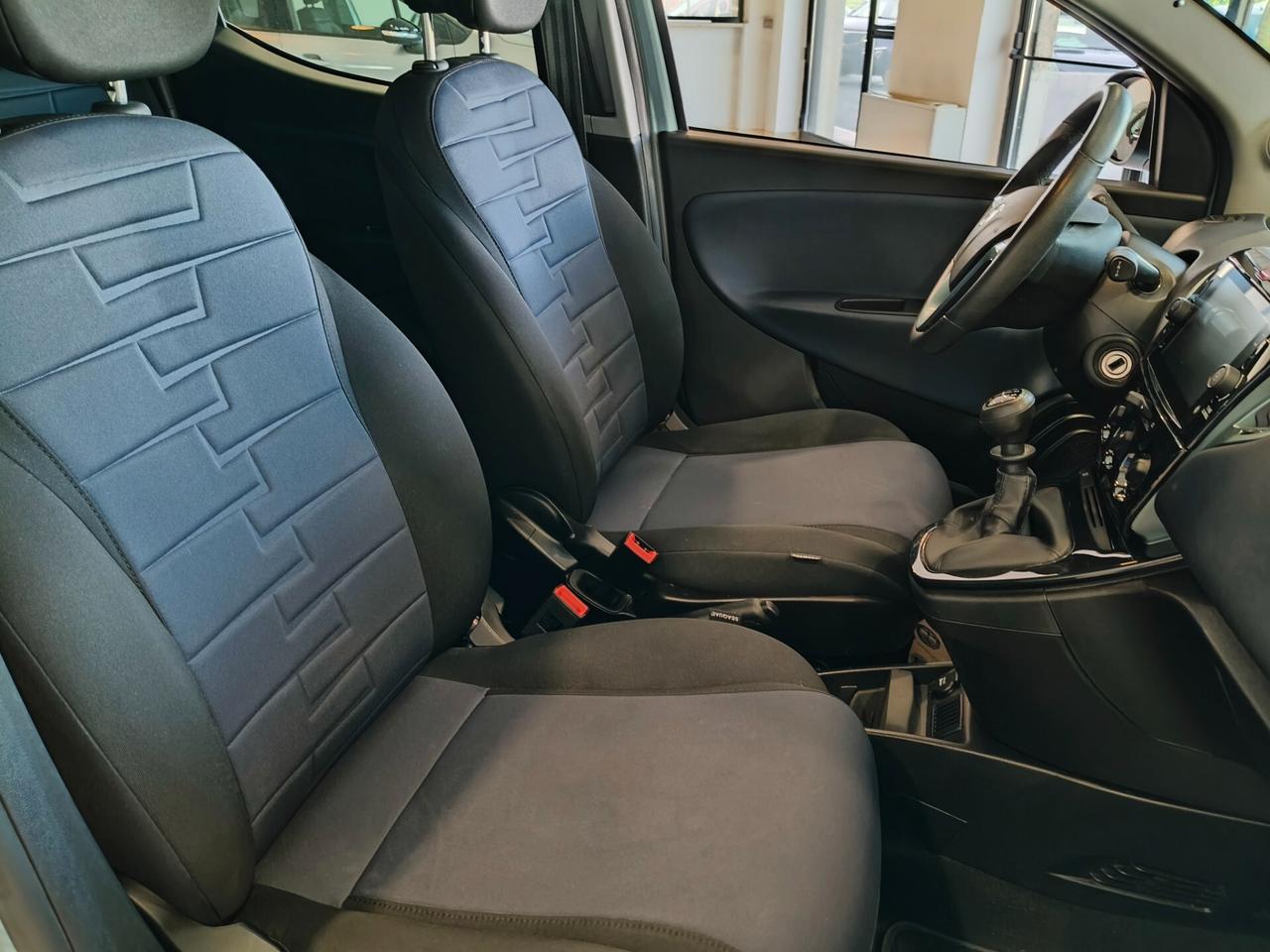 Lancia Ypsilon 1.0 70CV 5 porte Hybrid Gold Plus