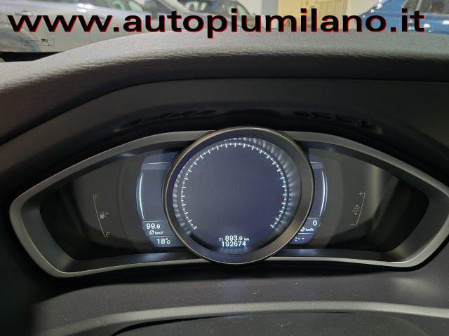 VOLVO V40 D3 Momentum