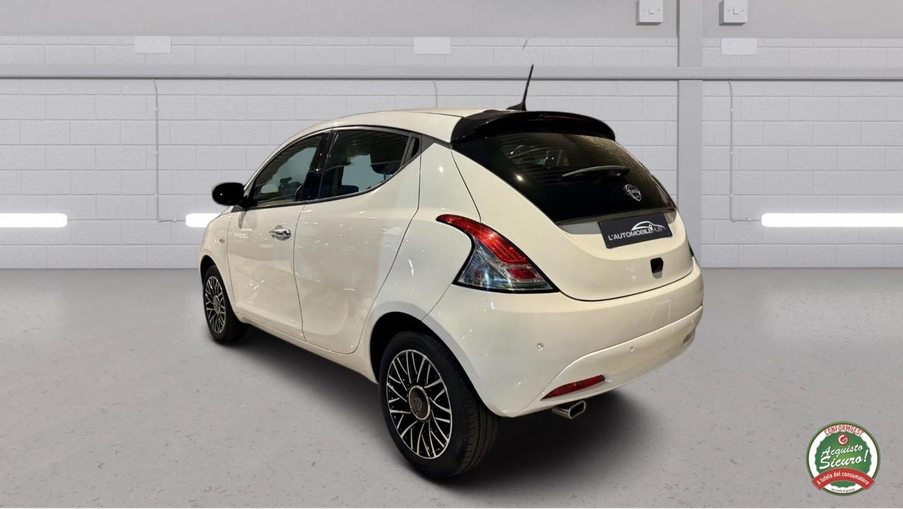 Lancia Ypsilon 1.0 Hybrid Platino