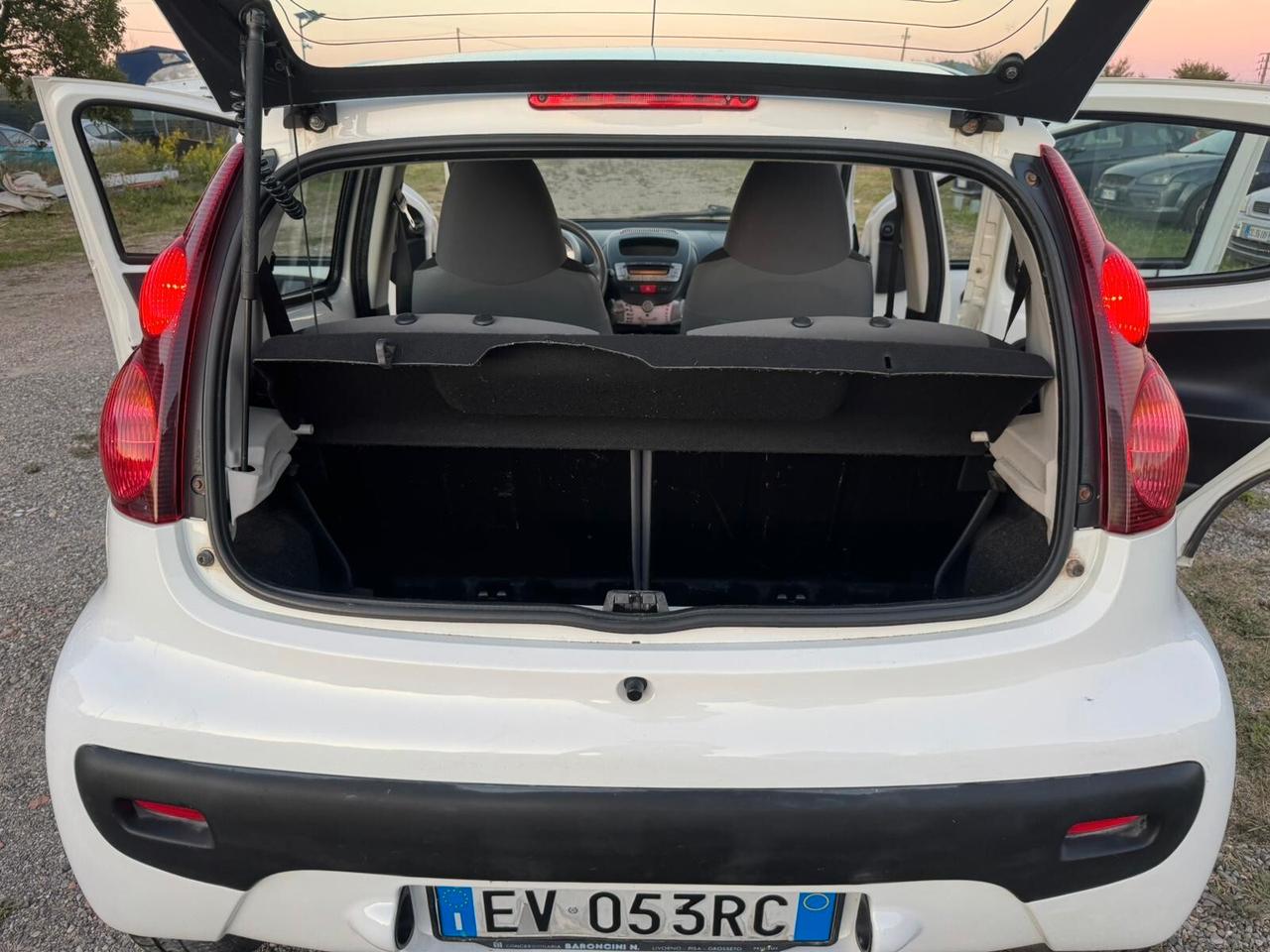 Peugeot 107 1.0 5 porte del 2014 SOLO 136.000 KM