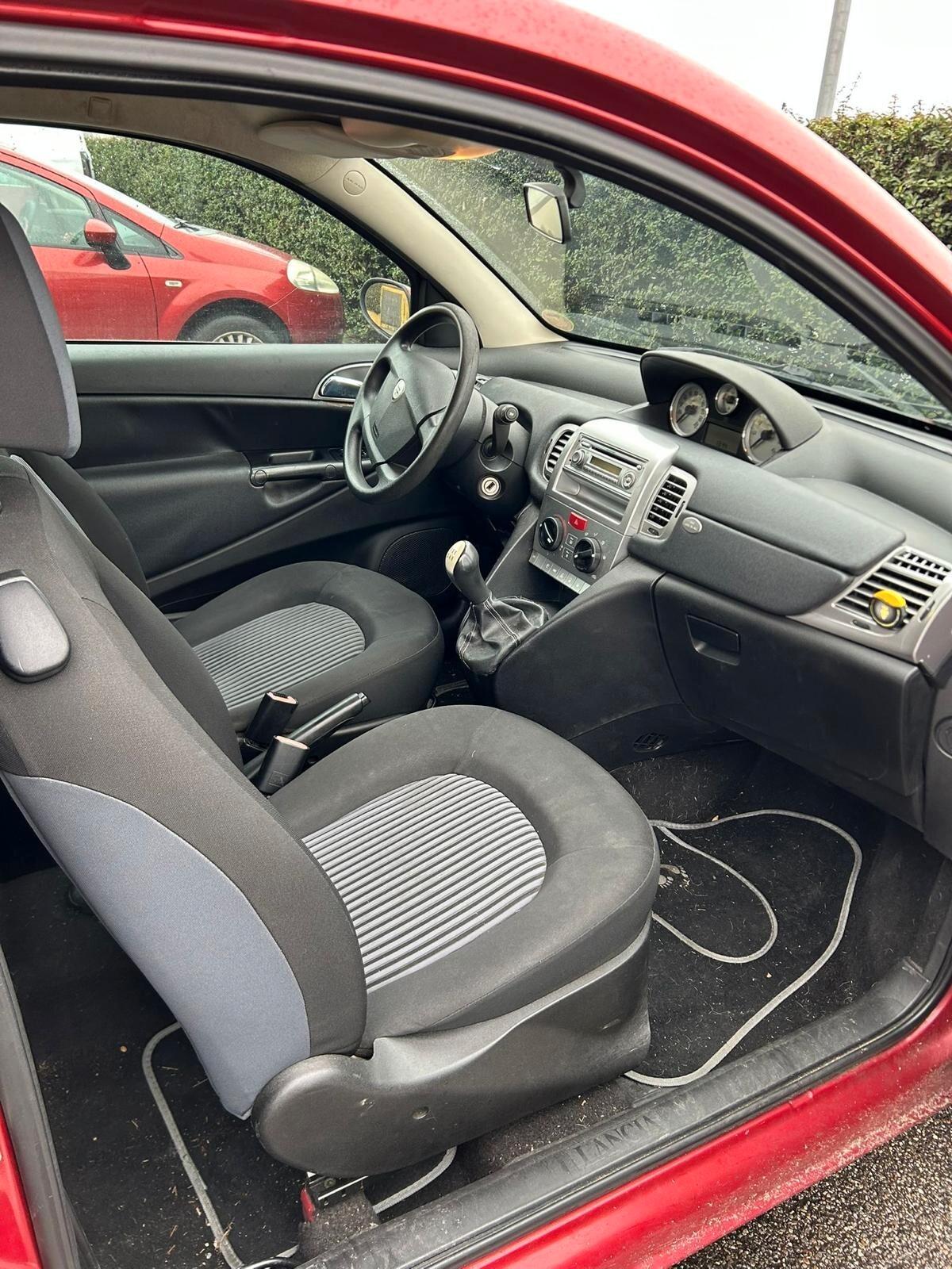 Lancia Ypsilon 1.3 MJT 75 CV Argento