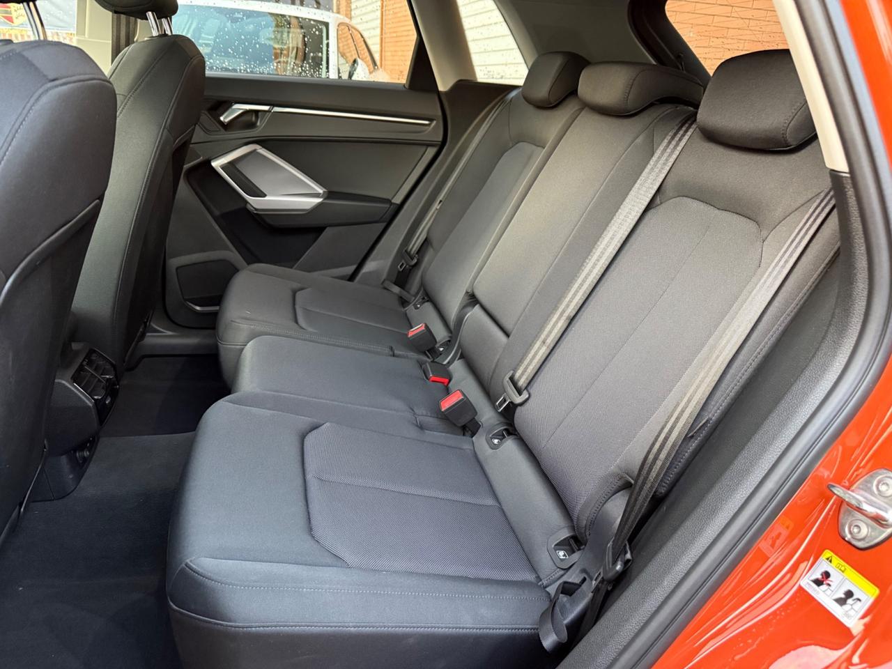 Audi Q3 35tfsi S line + Identity Black - SOLO 4.930Km !!