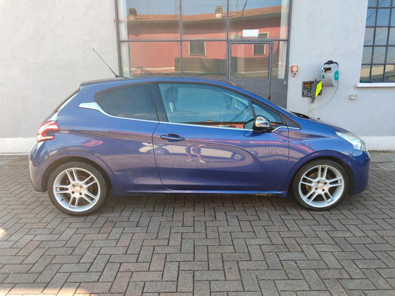 Peugeot 208 1.6 e-HDi 92 CV Stop&Start 3 porte Allure