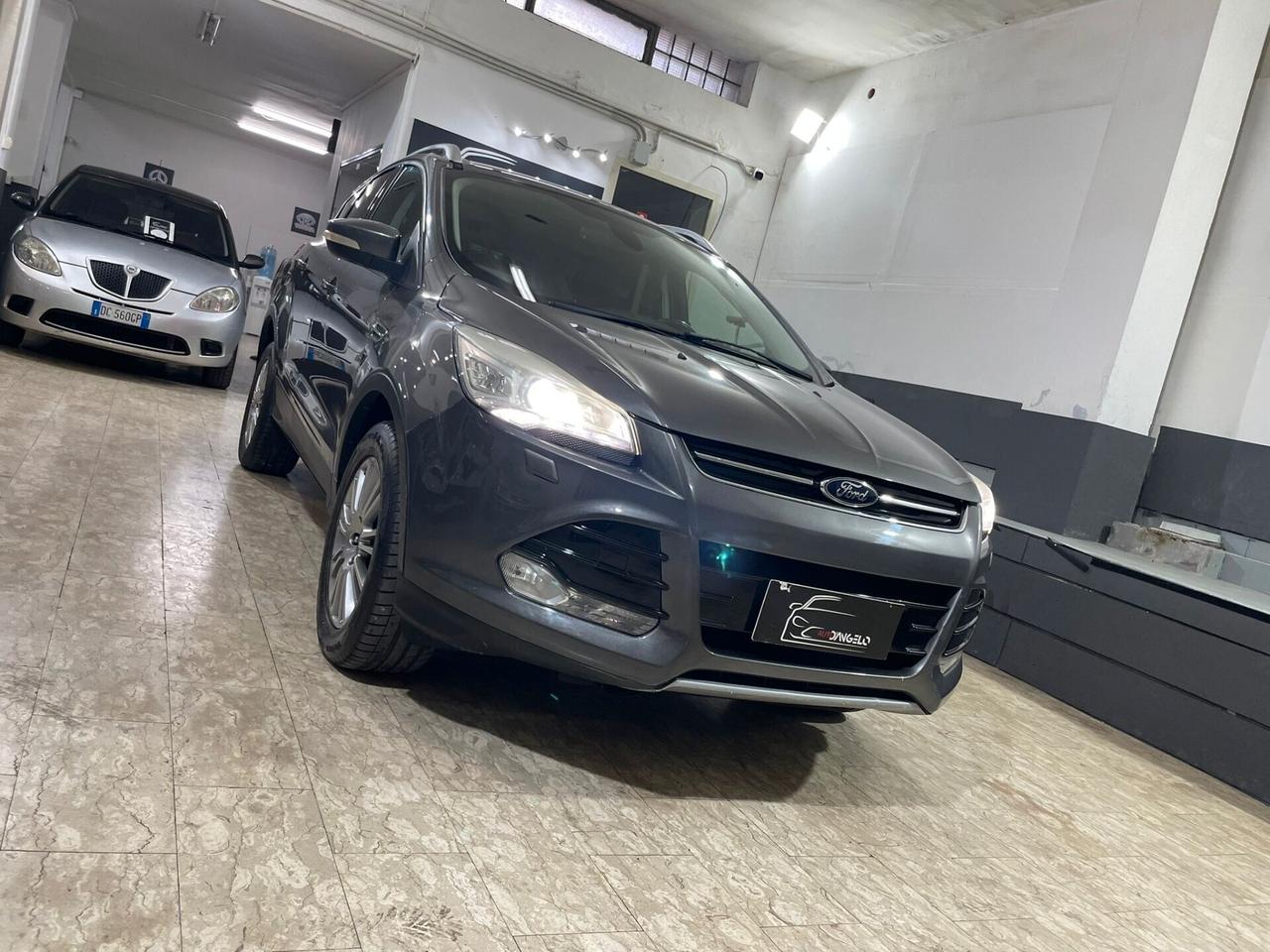 Ford Kuga 2.0 TDCI 140 CV 4WD Powershift Titanium