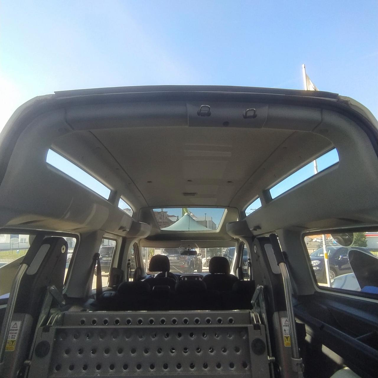 FIAT DOBLO' XL 1.6MJT - MEZZO PER TRASPORTO DISABILI - CON PEDANA ELETTRONICA POSTERIORE