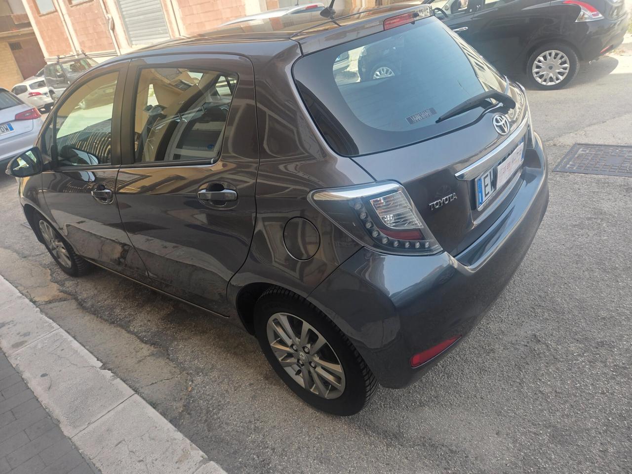 TOYOTA YARIS ANNO 2014 1.0 BENZINA 70 CV KM 90000 CERTIF