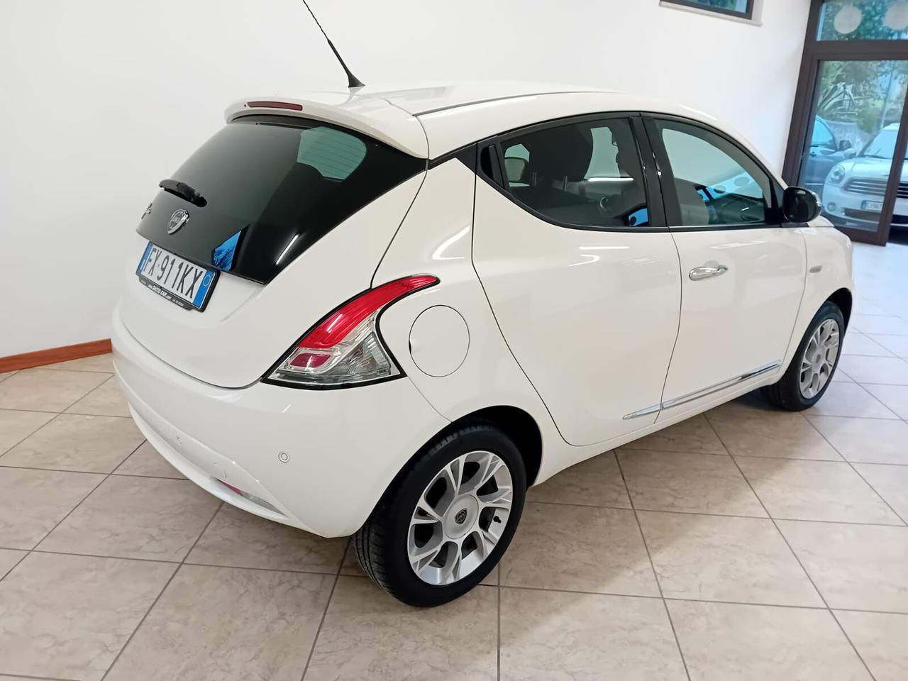 Lancia Ypsilon 1.2 69 CV 5 porte S&S Elefantino Blu