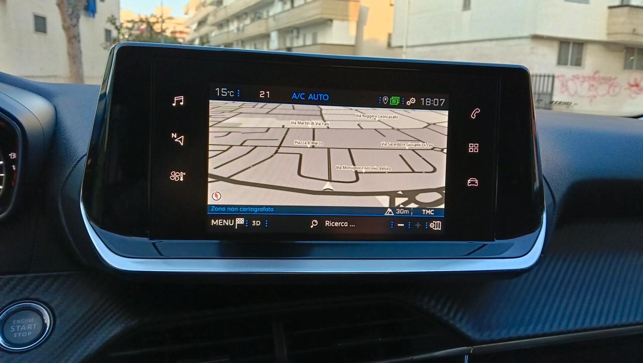 PEUGEOT 2008 1.2 BENZ-RETROC-NAVI